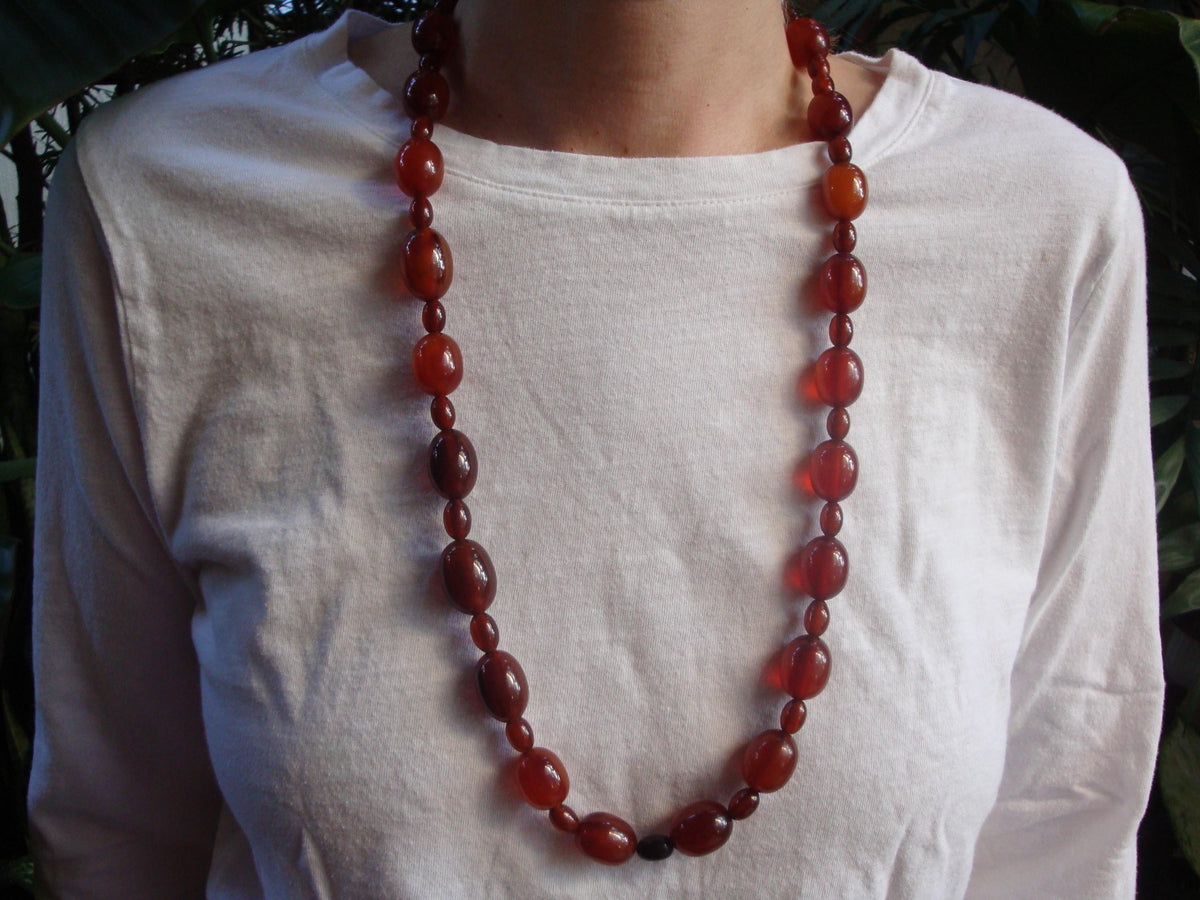 Vintage 30" Translucent Marbled Cherry Bakelite Necklace! Graduated Barrell Beads!