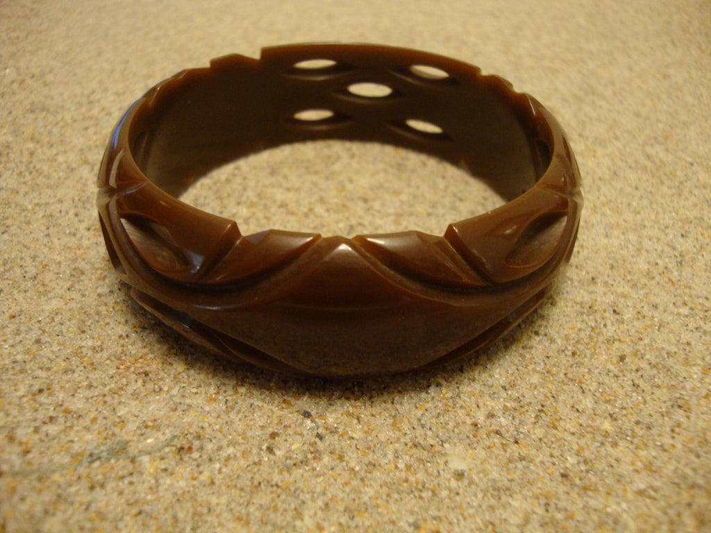 Vintage 7/8" Chocolate Brown Bakelite Bracelet! Geometric Open Work Carvings!