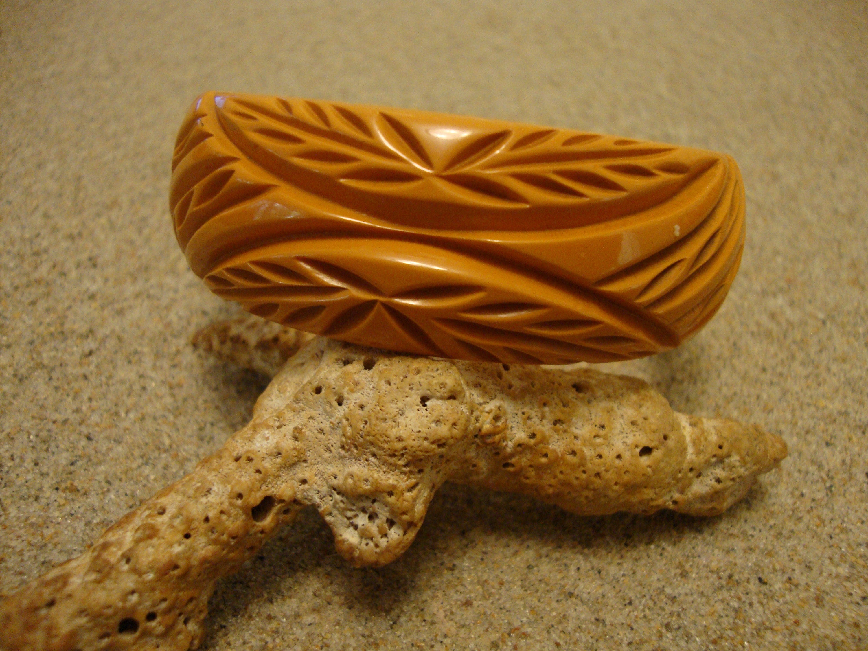 Vintage 1" Goldenrod Bakelite Bracelet! Vine and Leaf w/Diagonal Slash Carvings!