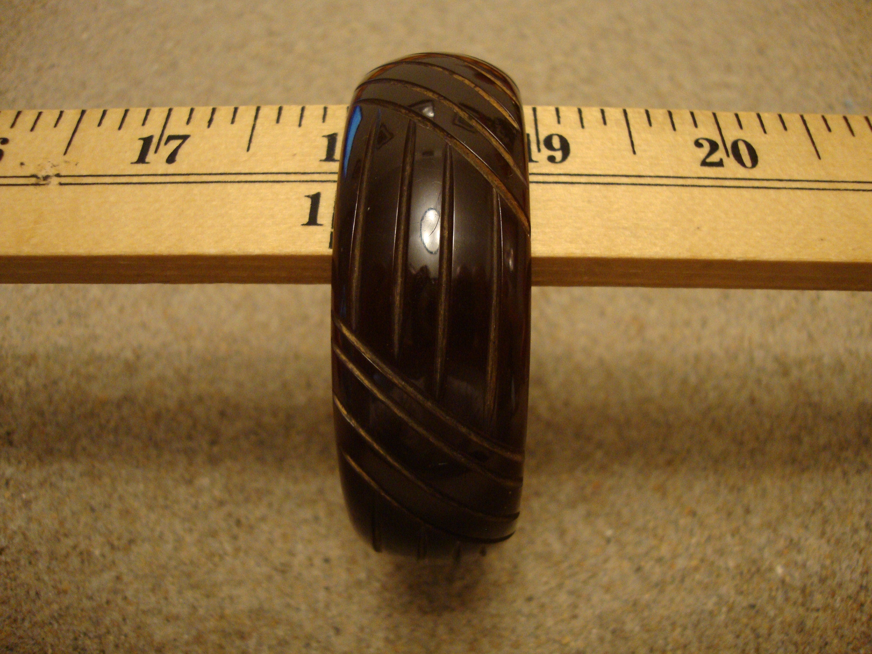 Vintage 7/8" Bakelite Bracelet! Gold to Brown w/ Abstract Geometric Carvings!