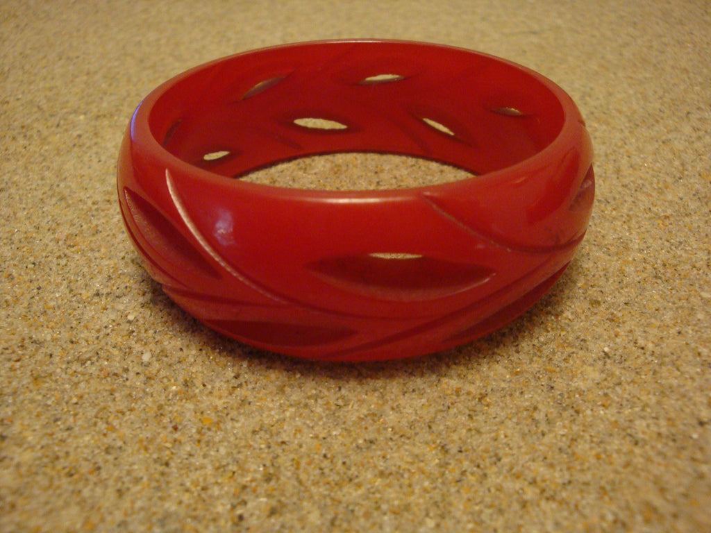 Vintage 1" Dark Cherry Red Bakelite Bracelet! Open Work Vine & Leaf Carvings!