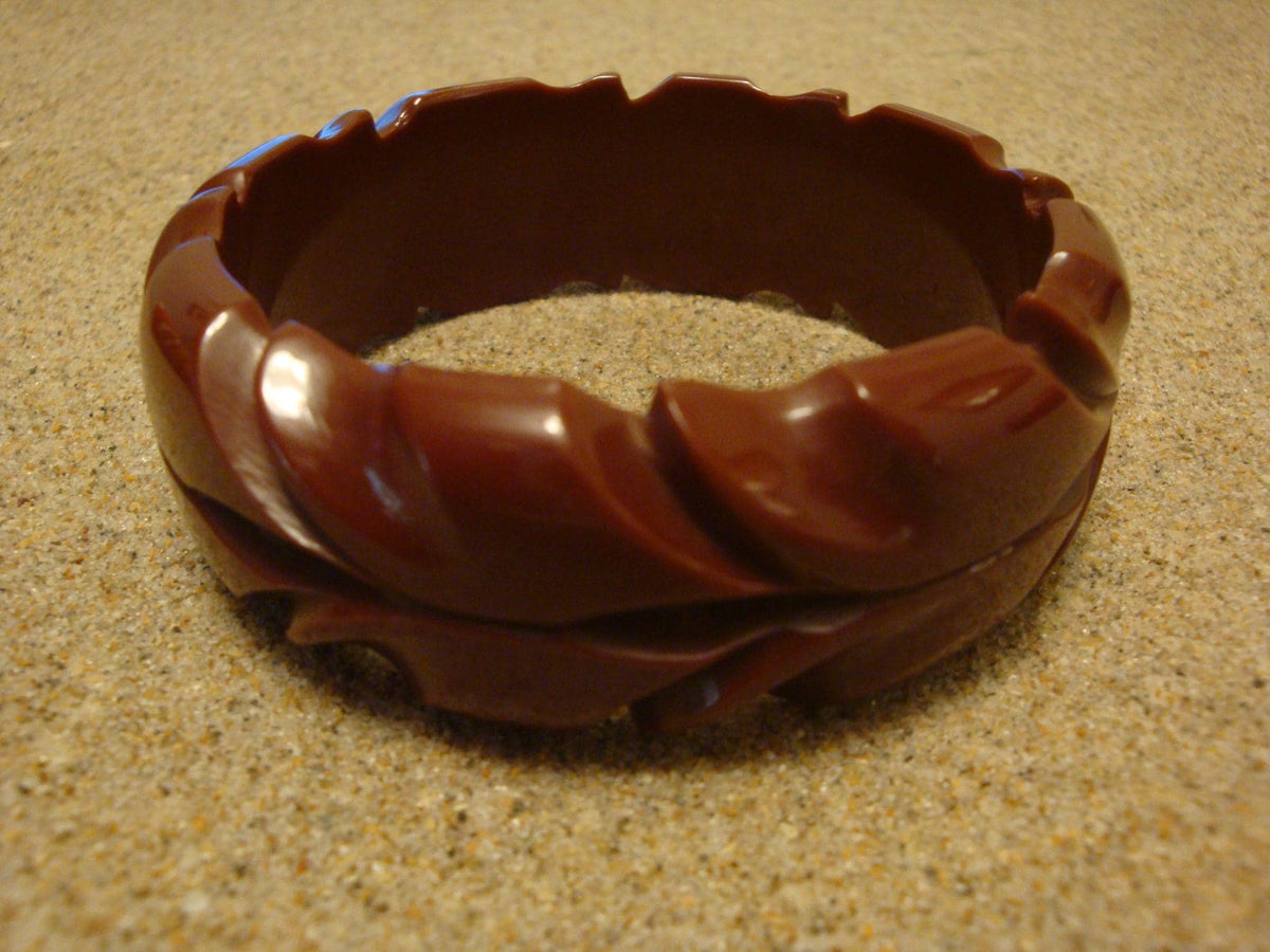 Vintage Milk Chocolate Bakelite Bracelet: Abstract Vine Carvings