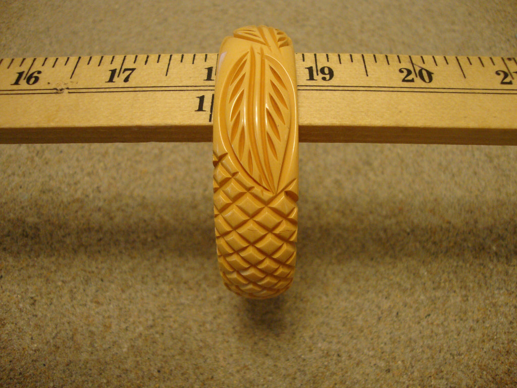 Vintage Goldenrod Bakelite Bracelet: Carved Leaf Design