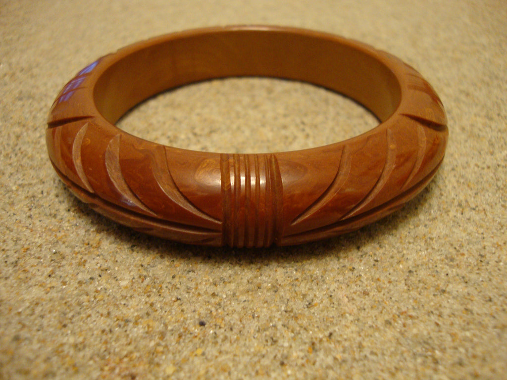 Vintage Cinnamon Bakelite Bracelet: Carved Wheat Sheaf Design