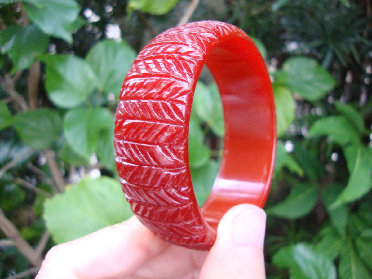 Vintage 1" Bakelite Bracelet! Blood Orange w/ Vertical Branch/Leaf Carvings!