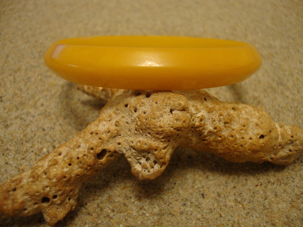 Vintage Lemon Yellow Bakelite Bracelet: Flying Saucer Bangle