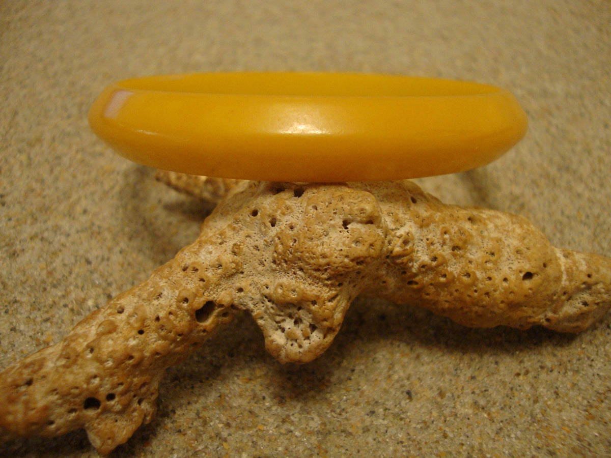 Vintage Lemon Yellow Bakelite Bracelet: Flying Saucer Bangle