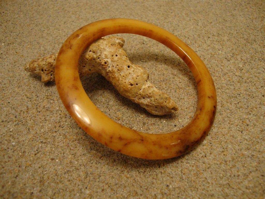 Vintage 1/4" Bakelite "Flying Saucer" Bracelet! Yellow Custard w/ Brown & Rust Marbling!