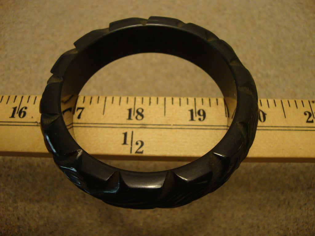 Vintage Midnight Green Bakelite Bracelet: Carved Vine & Leaf Design