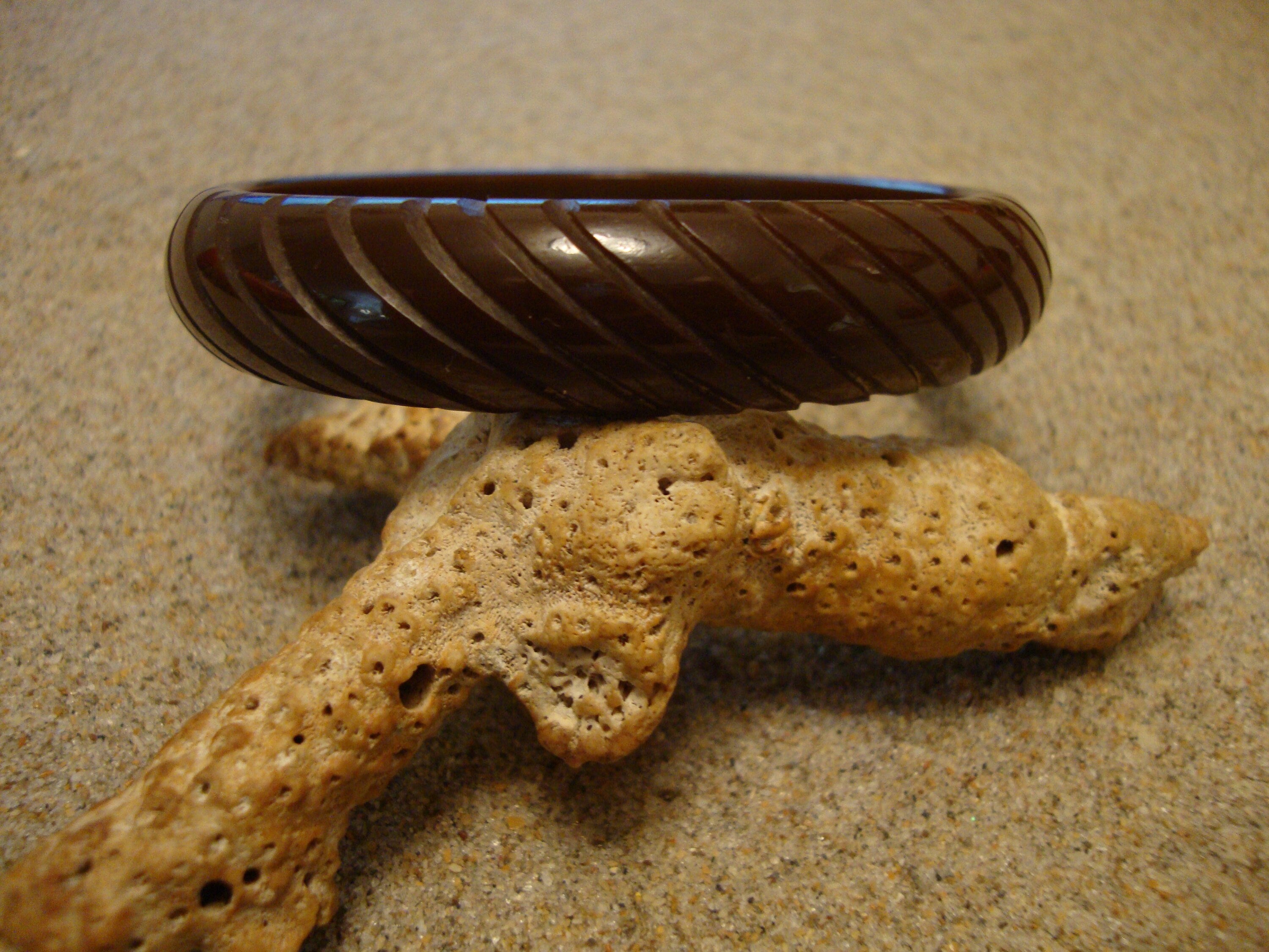 Vintage Chocolate Brown Bakelite Bracelet: Diagonal Carved Bangle