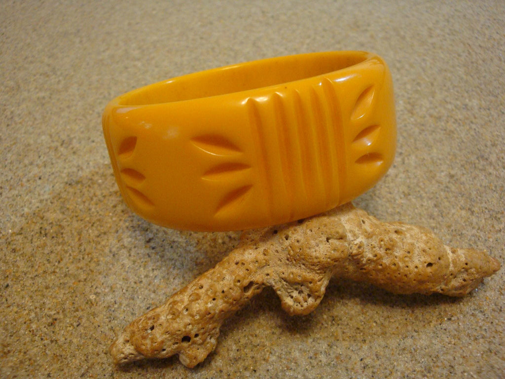Vintage 1 1/4" Goldenrod Bakelite Bracelet!  Four Abstract Flower Carvings!