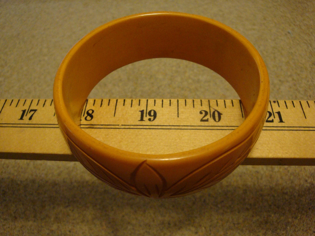 Vintage 1" Goldenrod Bakelite Bracelet! Unique Flower & Dimple Carved Designs!