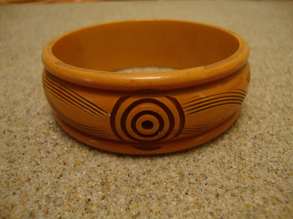 Vintage 1" Butterscotch Bakelite Bracelet! Unique Shape w/ Flower/Leaf Carvings!