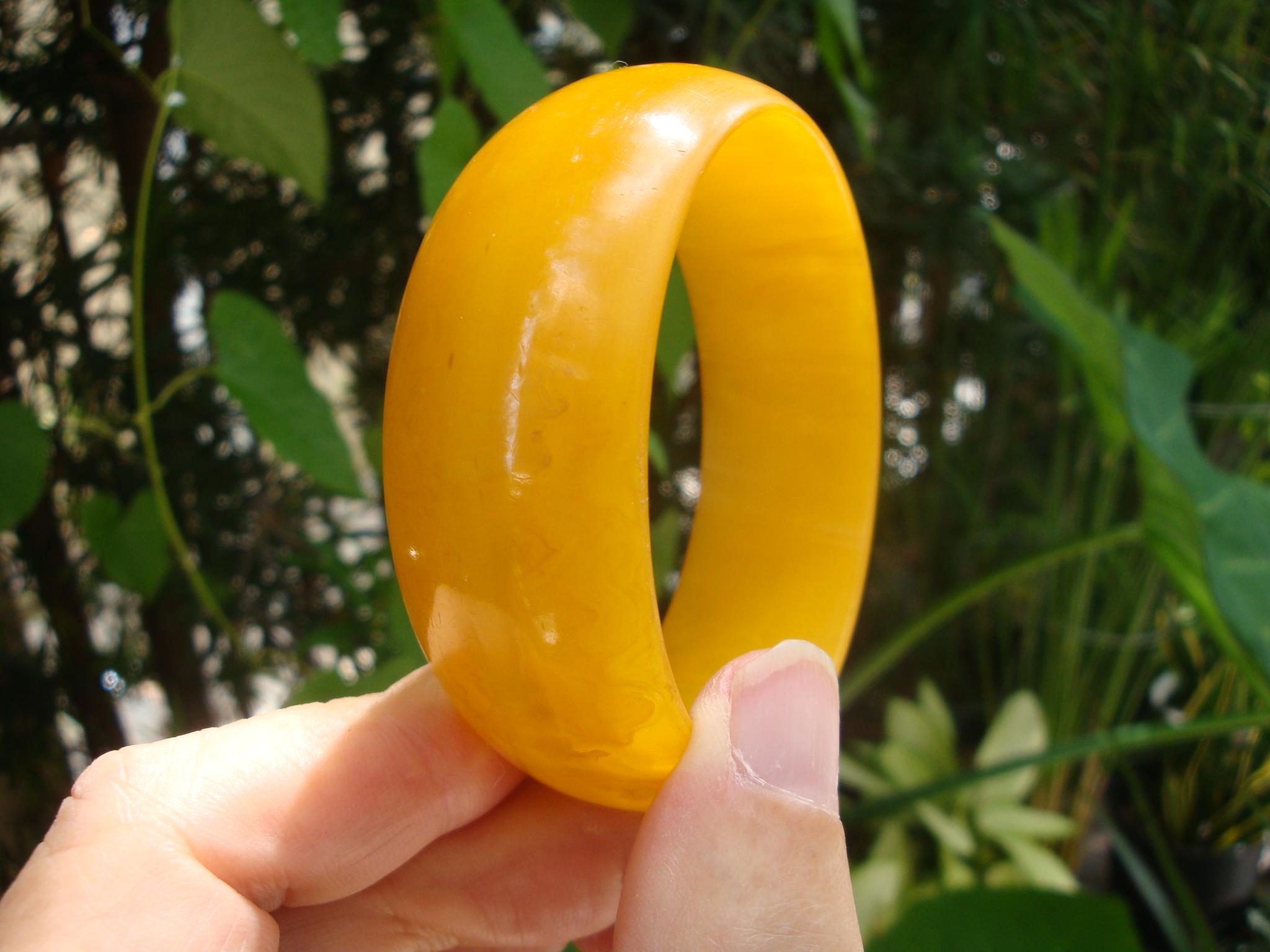 Vintage 1" Bakelite Bracelet! Semi Translucent Lemon Drop Yellow w/ Cream Marbling!