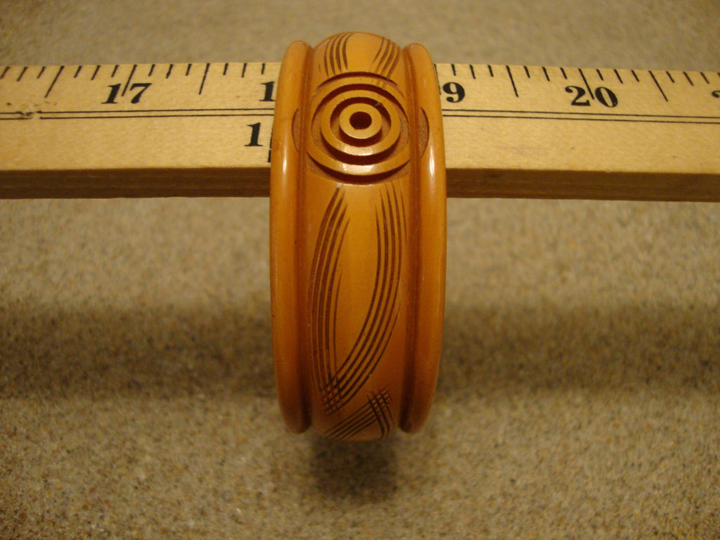 Vintage 1" Butterscotch Bakelite Bracelet! Unique Shape w/ Flower/Leaf Carvings!