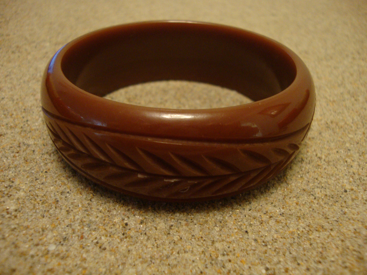 Vintage 1" Gold to Brown Bakelite Bracelet! Large Leaf & Medallion Carvings!