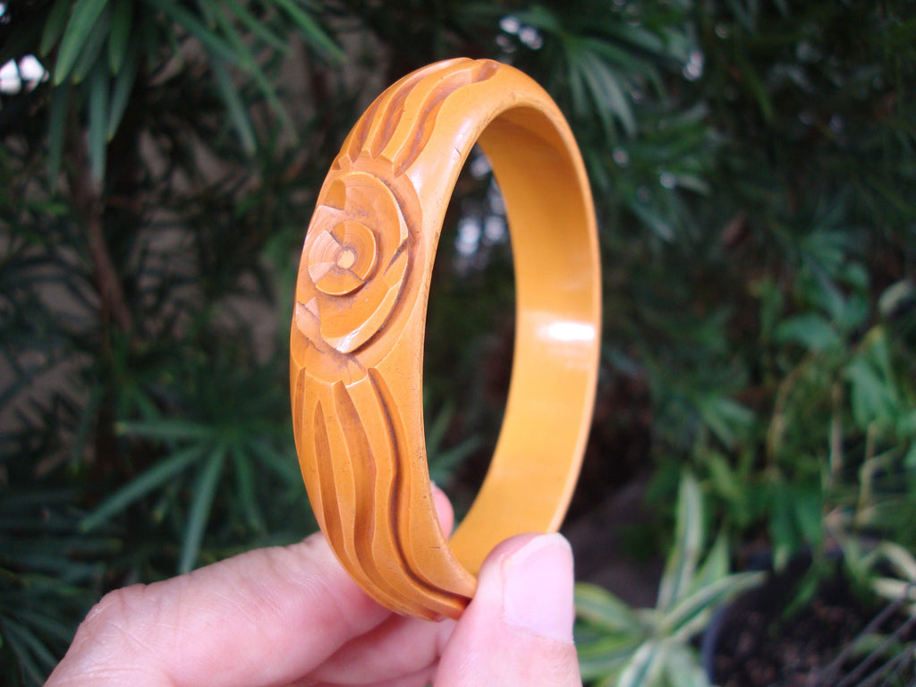Vintage Goldenrod Bakelite Bracelet: 1940s Flower Carvings