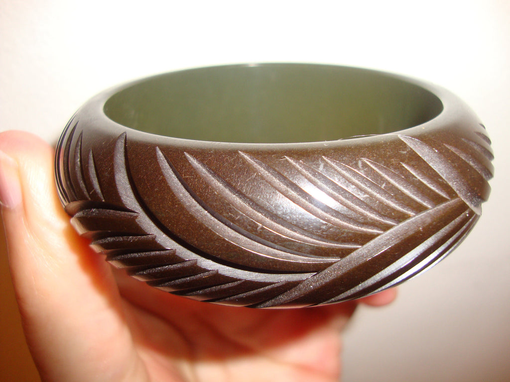 Vintage Dark Green Bakelite Bracelet: Chunky Leaf Carved Bangle