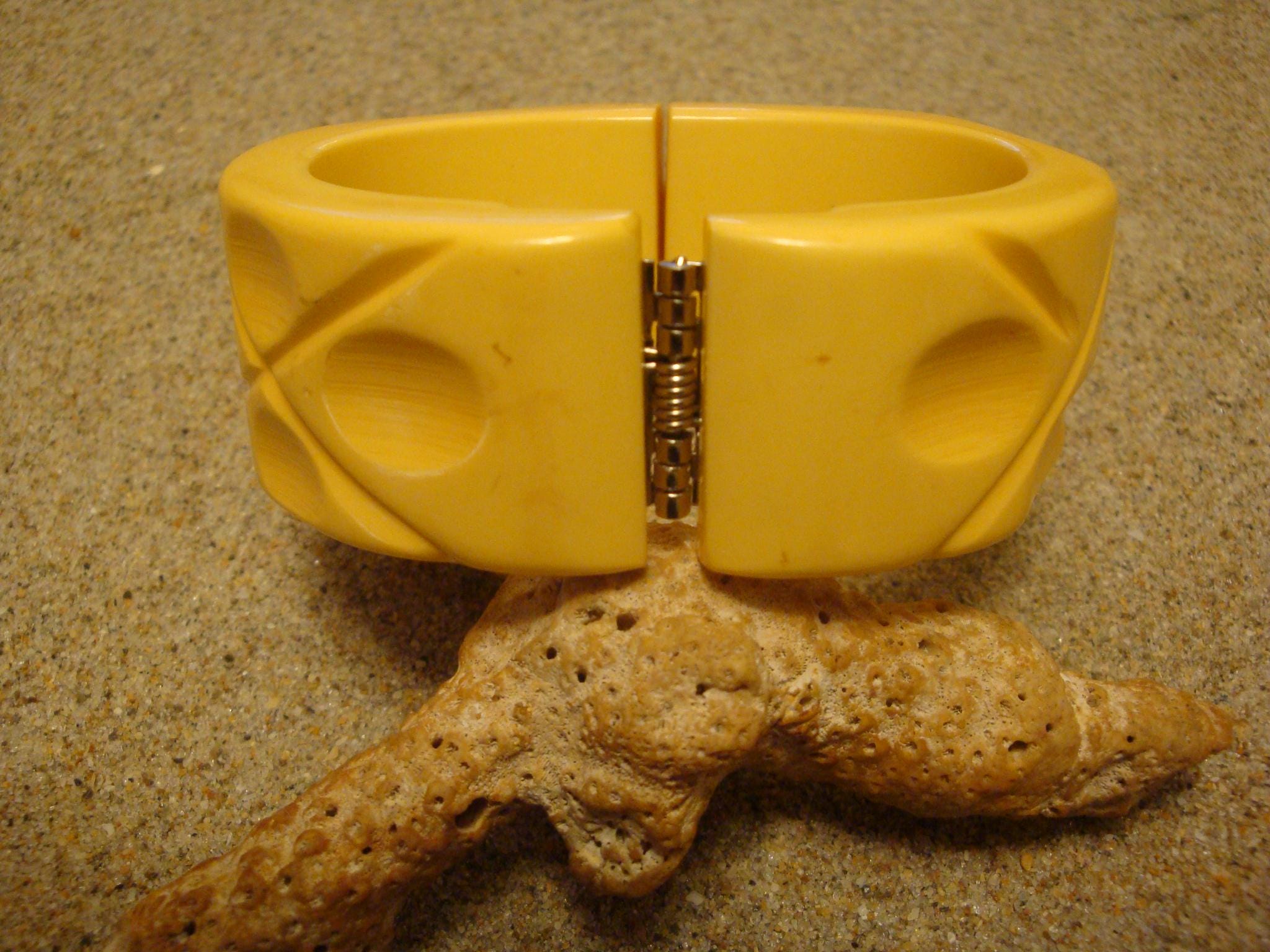 Vintage Canary Yellow Bakelite Clamper Bracelet: Geometric Design