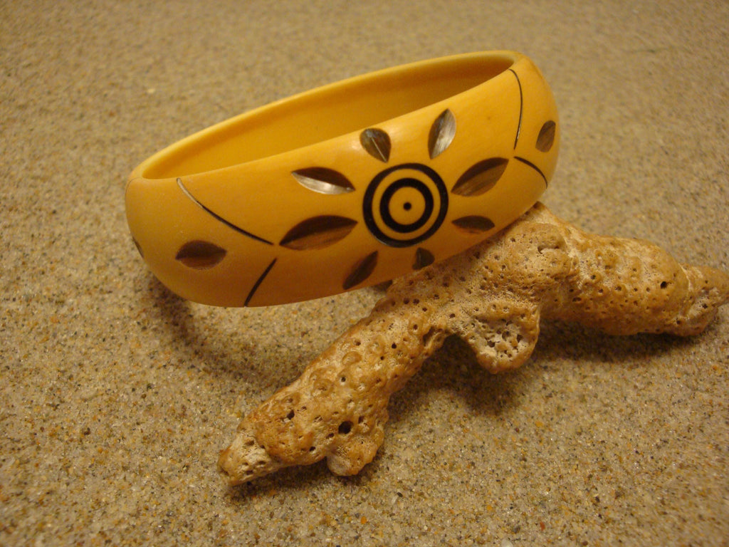 Vintage  7/8" Yellow Bakelite Bracelet w/ Three Overdyed Large Flower Carvings!
