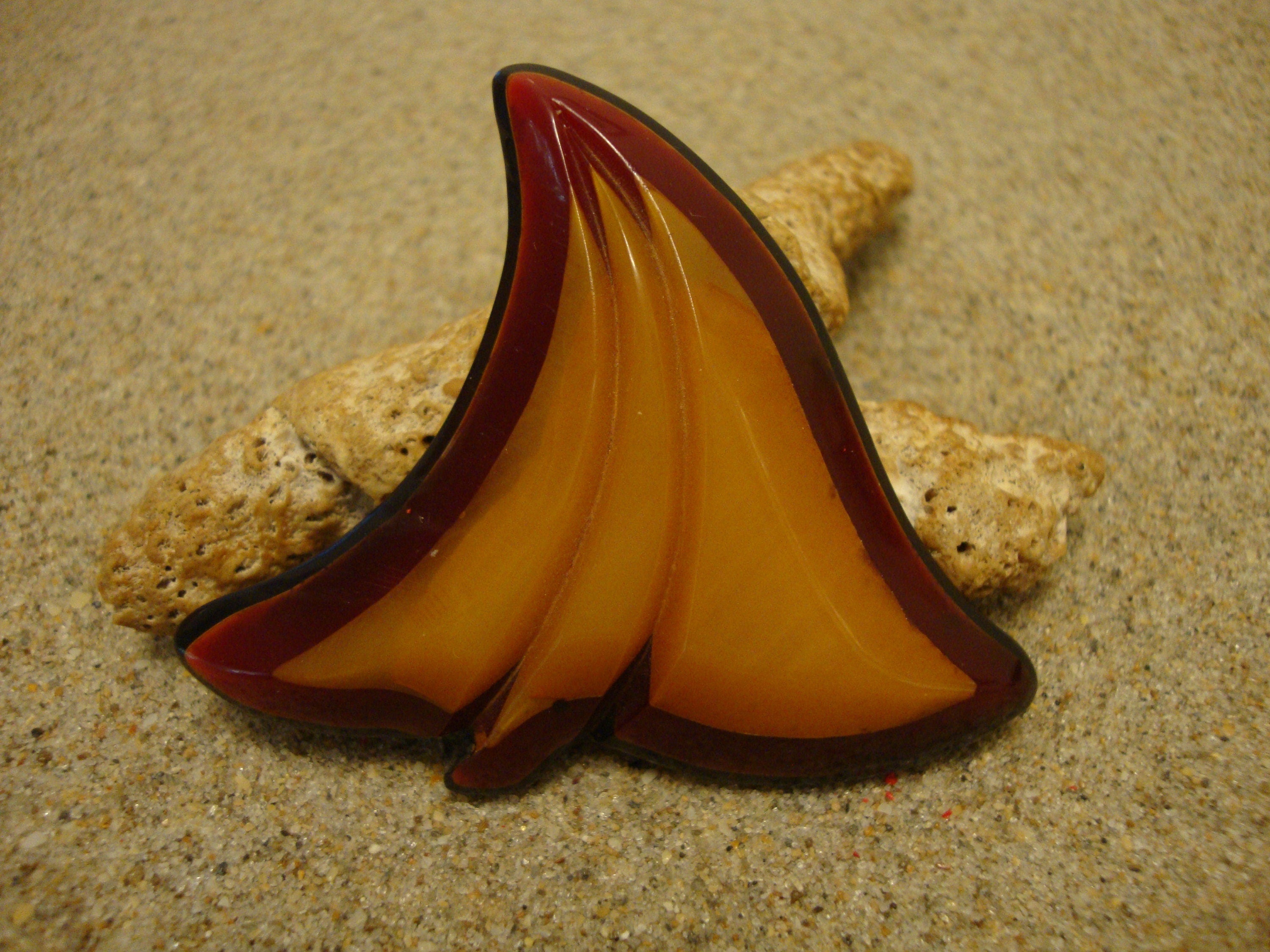 Vintage Abstract Bakelite Laminated Brooch! Purple/Amber/Butterscotch Colors!