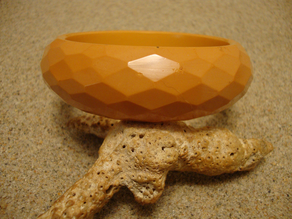 Vintage 7/8" Bakelite Bracelet w/ 3/8" Dome! Diamond & Pentagon Shaped Facets!