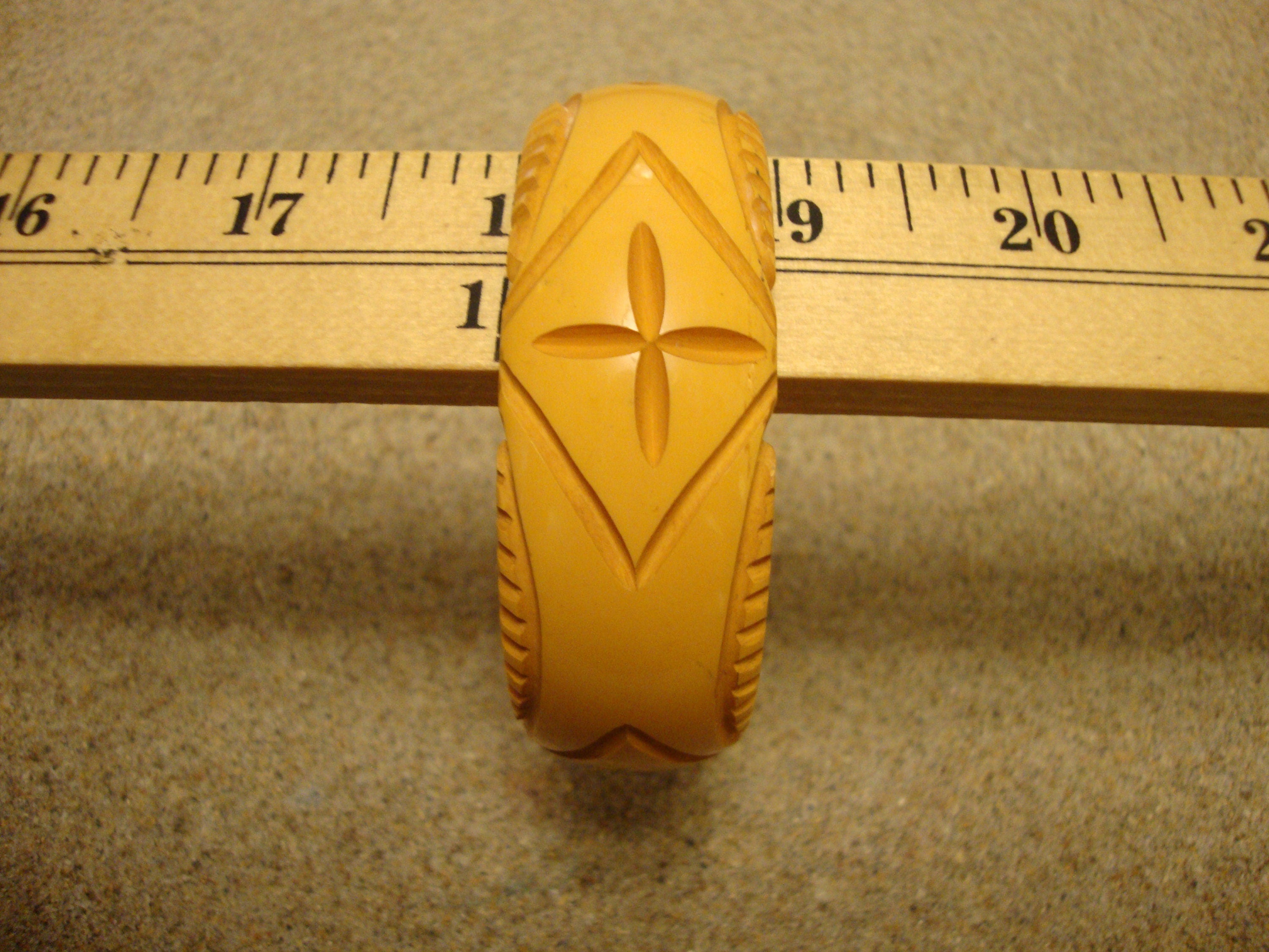 Vintage 1" Goldenrod Bakelite Bracelet!  Four Abstract Geometric Carvings!