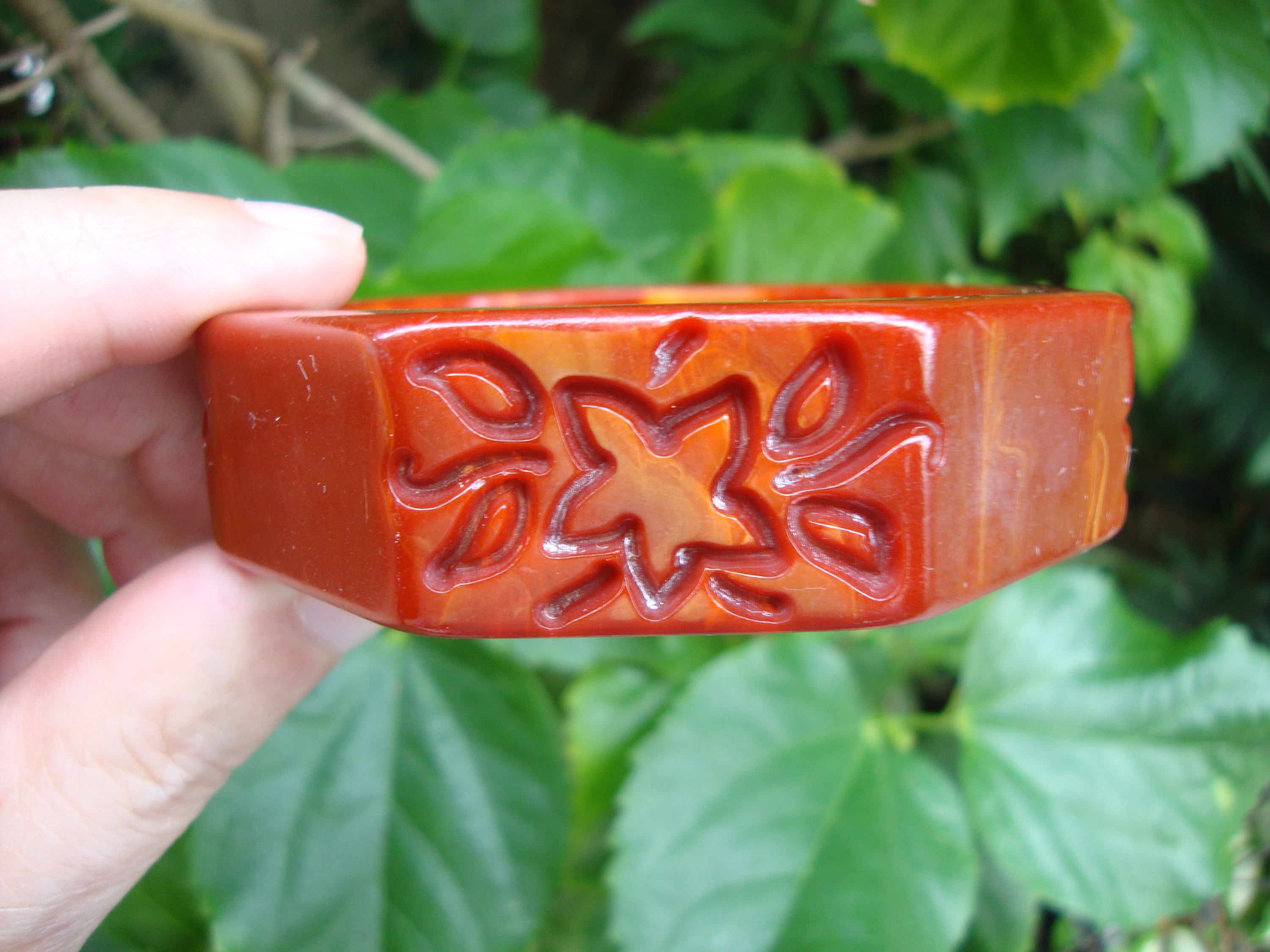 Vintage 7/8" Paprika Color Bakelite Bracelet! Octagon Shape w/ Flower Carvings!