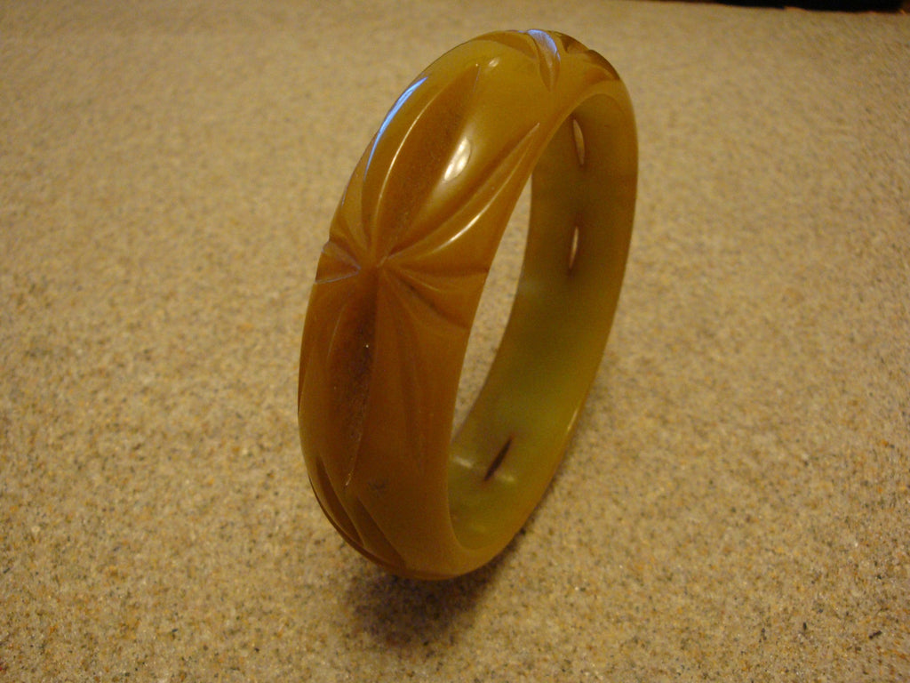 Vintage 3/4" Chartreuse Bakelite Bracelet! Open Work Flower Inspired Carvings!