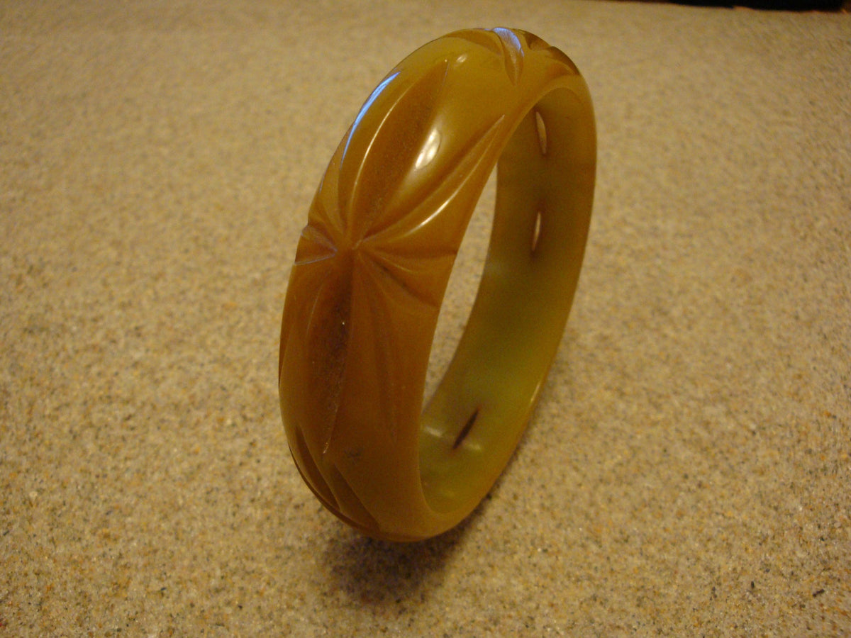 Vintage 3/4" Chartreuse Bakelite Bracelet! Open Work Flower Inspired Carvings!