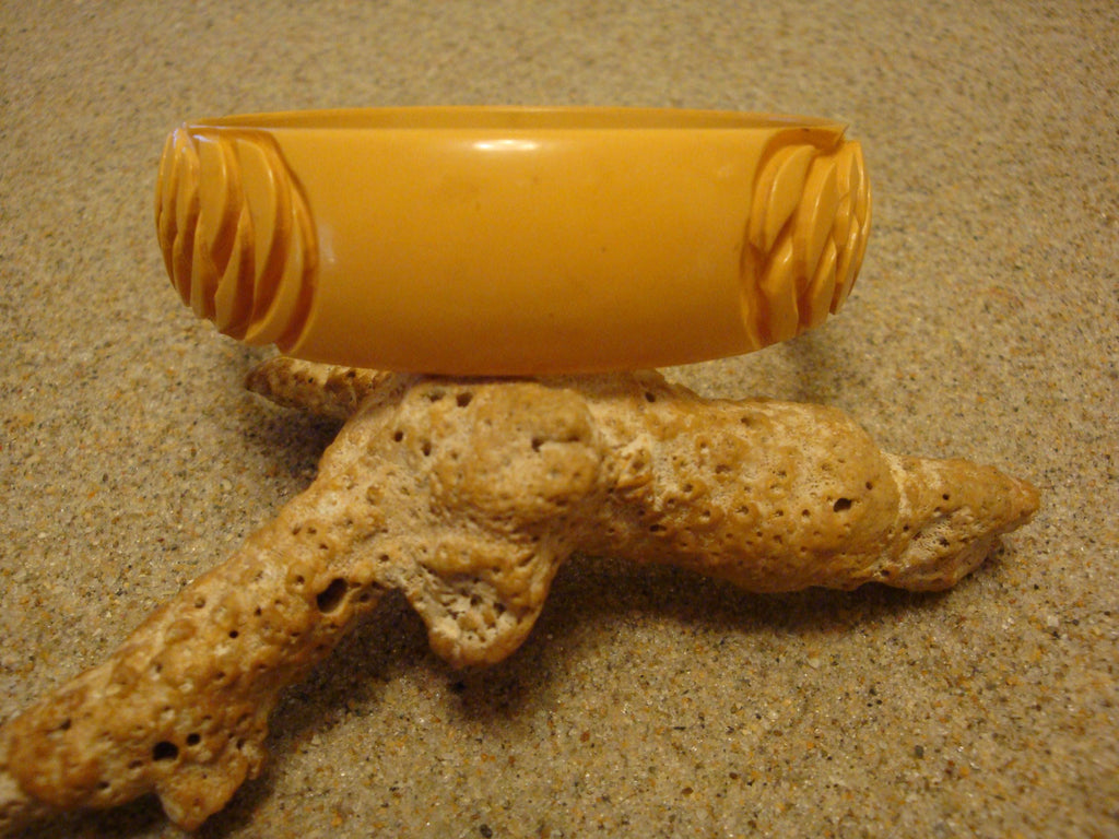 Vintage 3/4" Pale Yellow Bakelite Bracelet! Two Large Rose Petal Inspired Carvings!