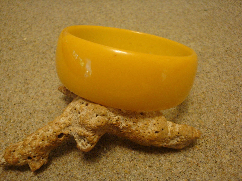Vintage 1" Canary Yellow Bakelite Bangle Bracelet
