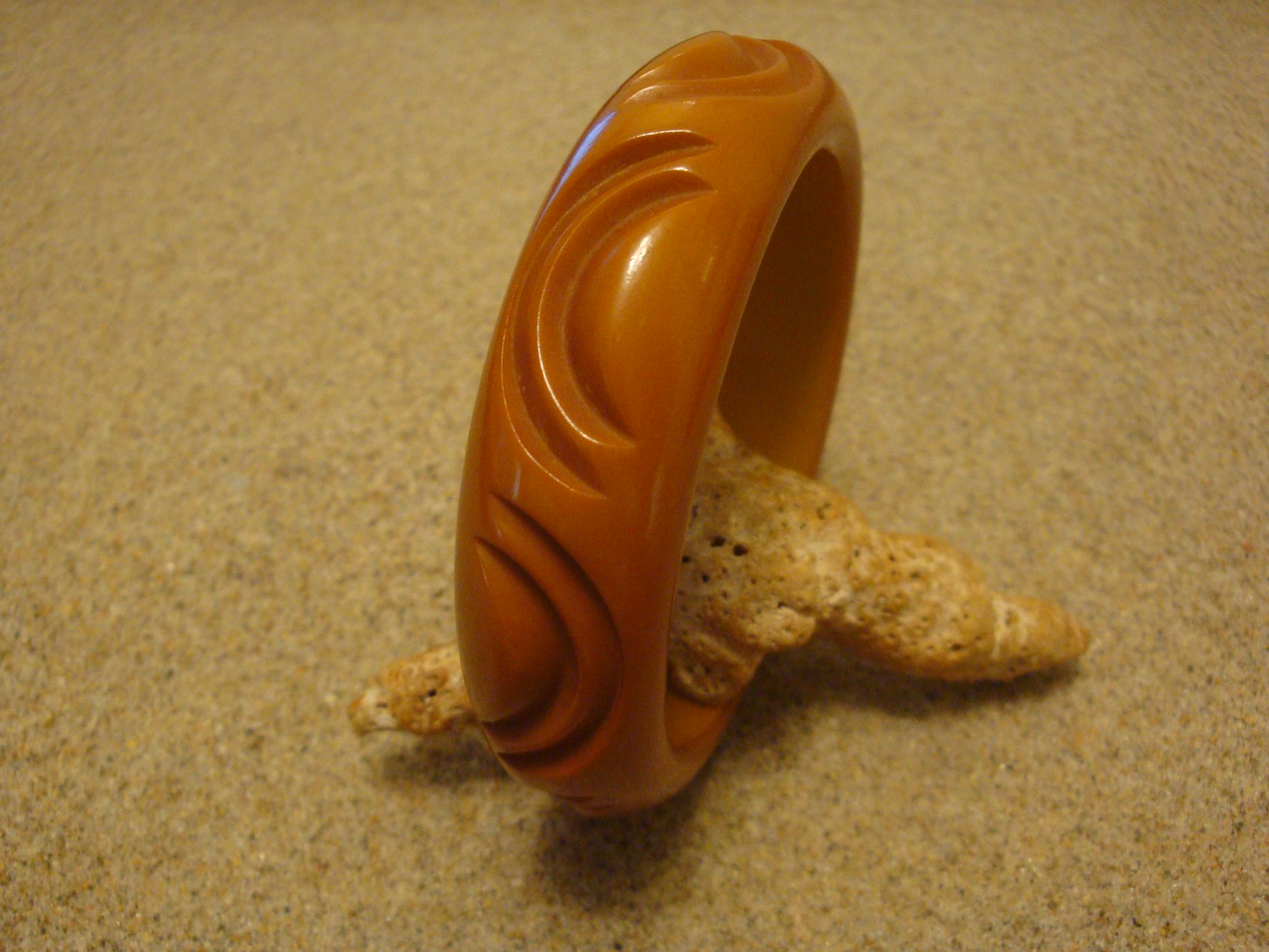 Vintage 3/4" Dark Mustard Color Bakelite Bracelet! Deep Semi Circular Carvings!