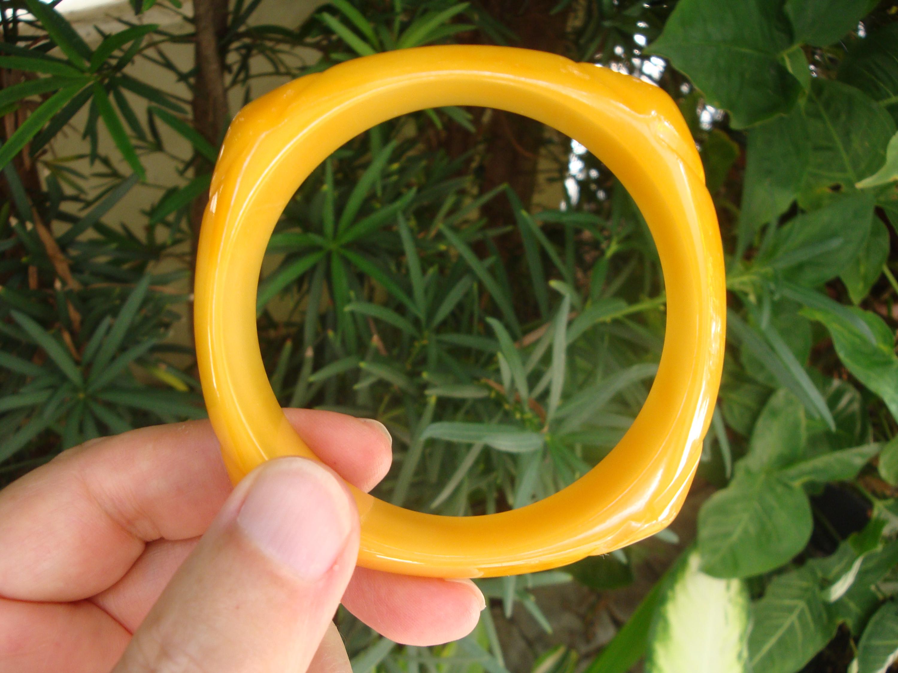 Vintage Ripe Mango Bakelite Bracelet! Rounded Square w/ Diamond Faceted Corners!