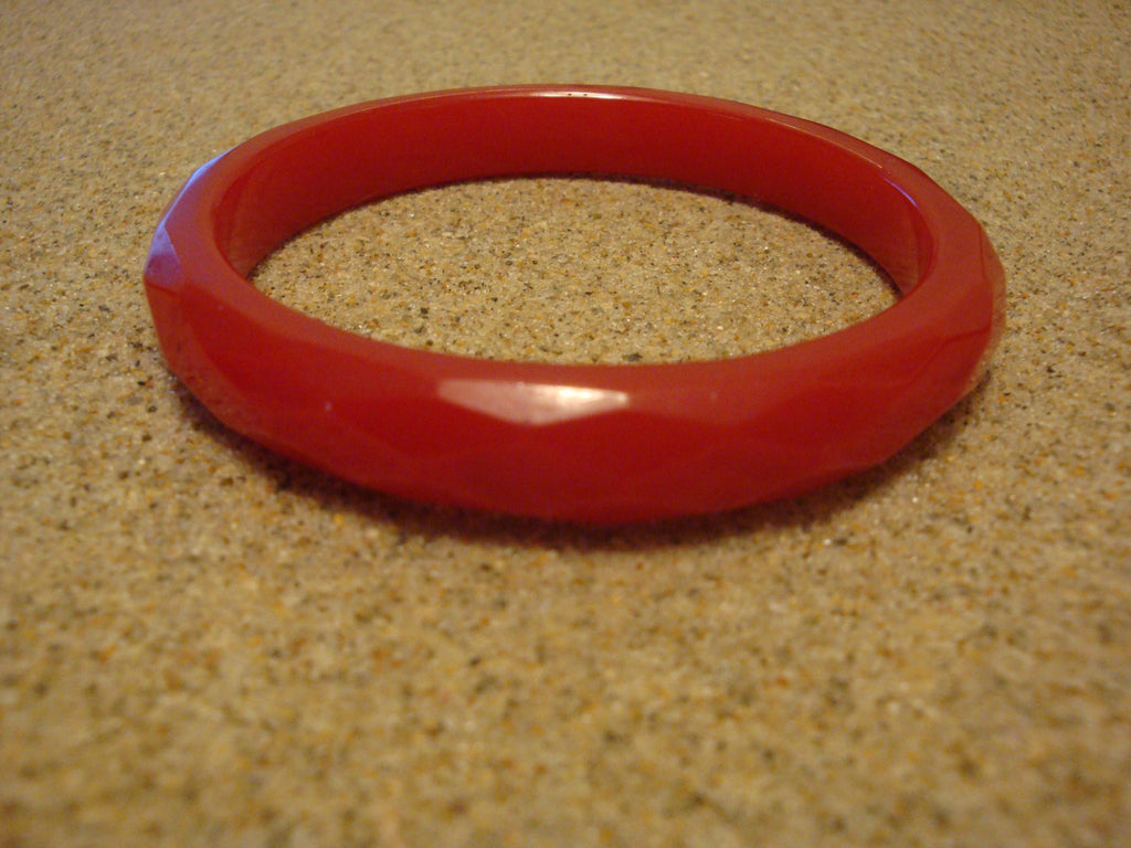 Vintage 1/2" Cherry Red Bakelite Bracelet!  Diamond & Pentagon Shaped Facets!
