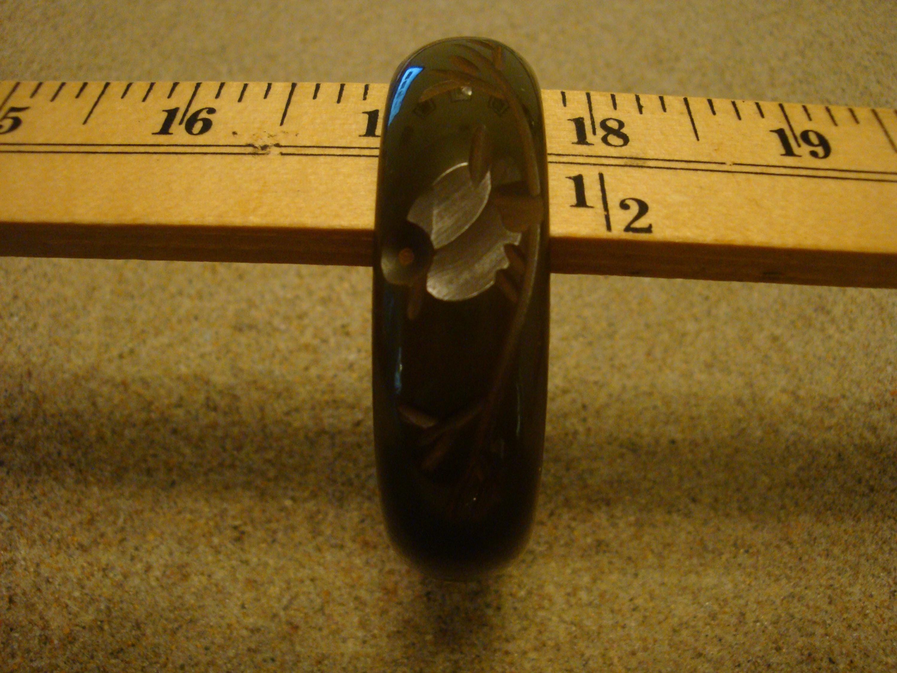 Vintage 3/4" Olive Green Bakelite Bracelet; Classic Bird on Branch Carvings!!