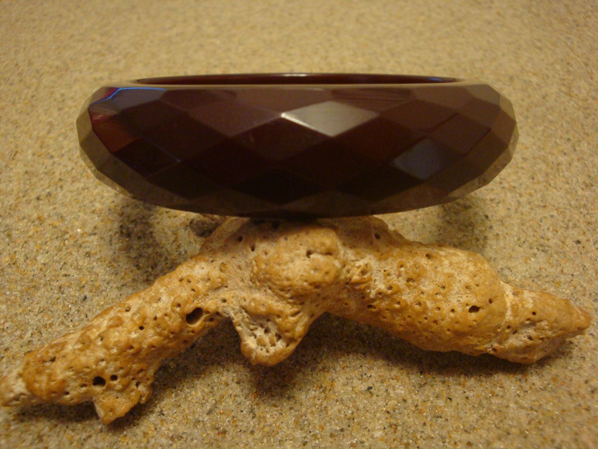 Vintage 3/4" Chocolate Brown Bakelite Bracelet! Diamond & Pentagon Facets!
