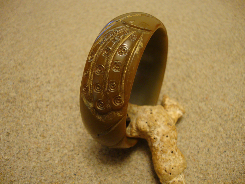 Vintage Olive Green Bakelite Bracelet: Abstract Carved Design