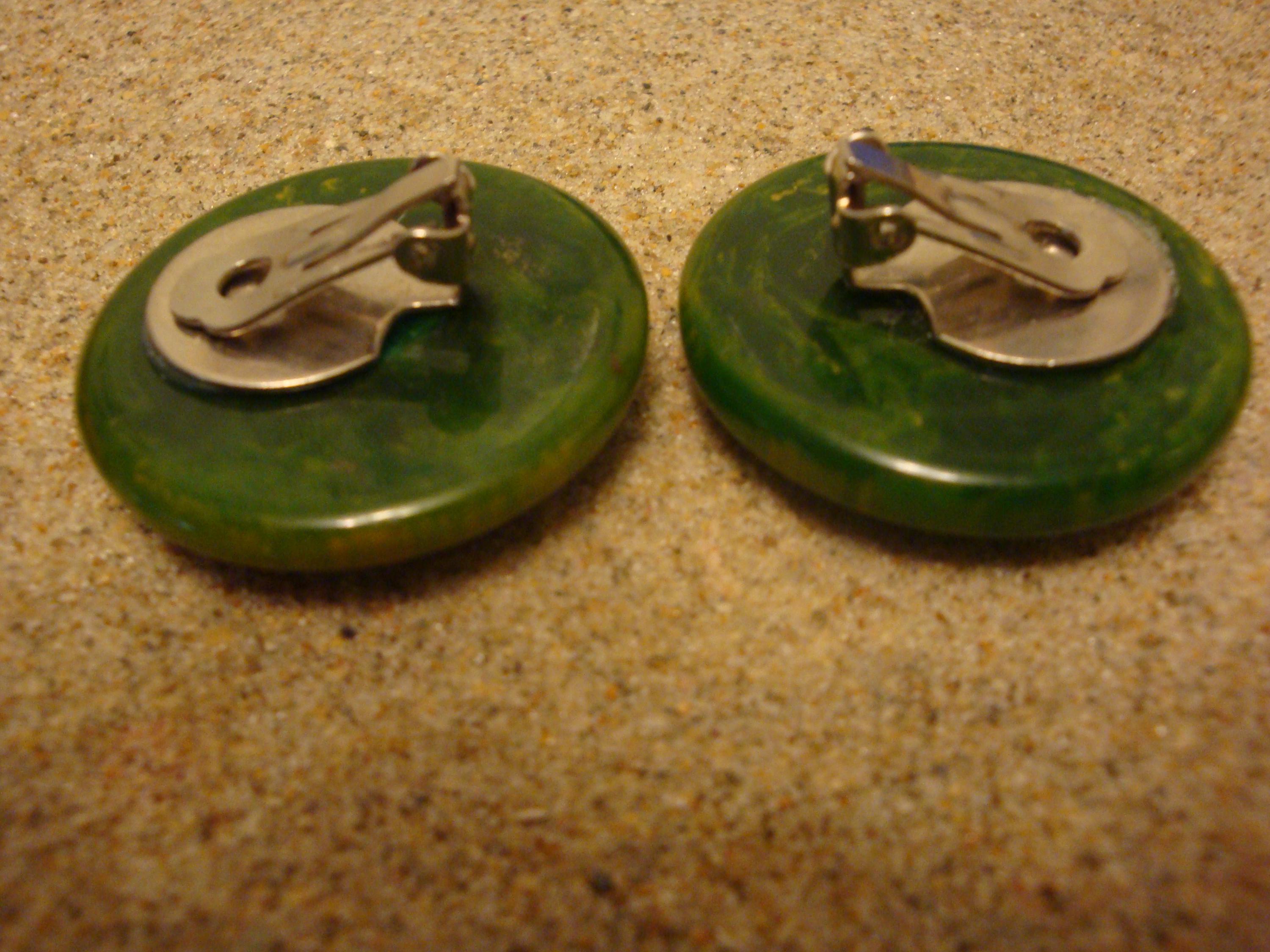 Vintage 1 1/2" Bakelite Clip Back Earrings; Emerald Green w/ Gold Marbling!