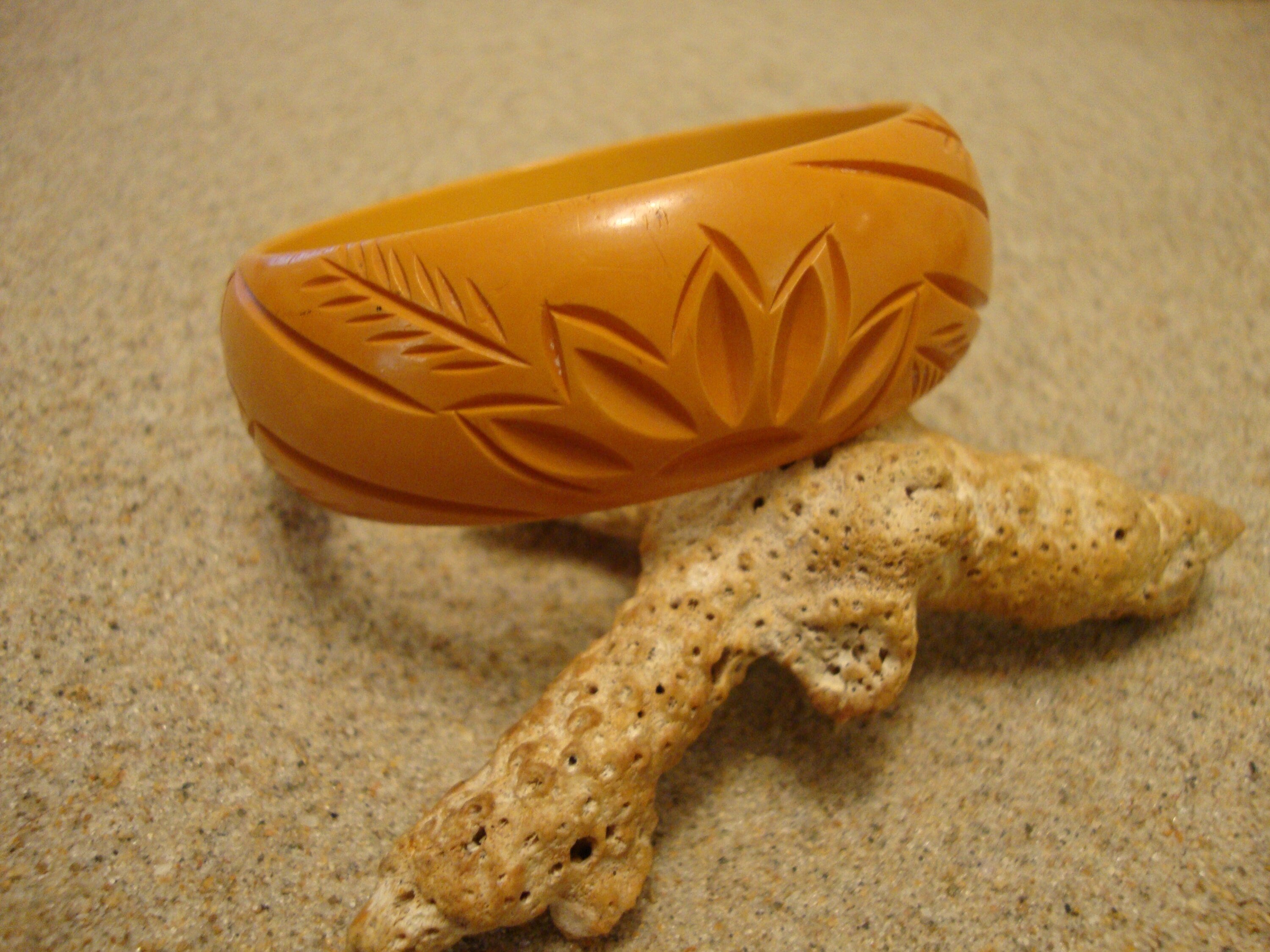 Vintage 1" Goldenrod Bakelite Bracelet! Unique Flower & Leaf Carved Design!