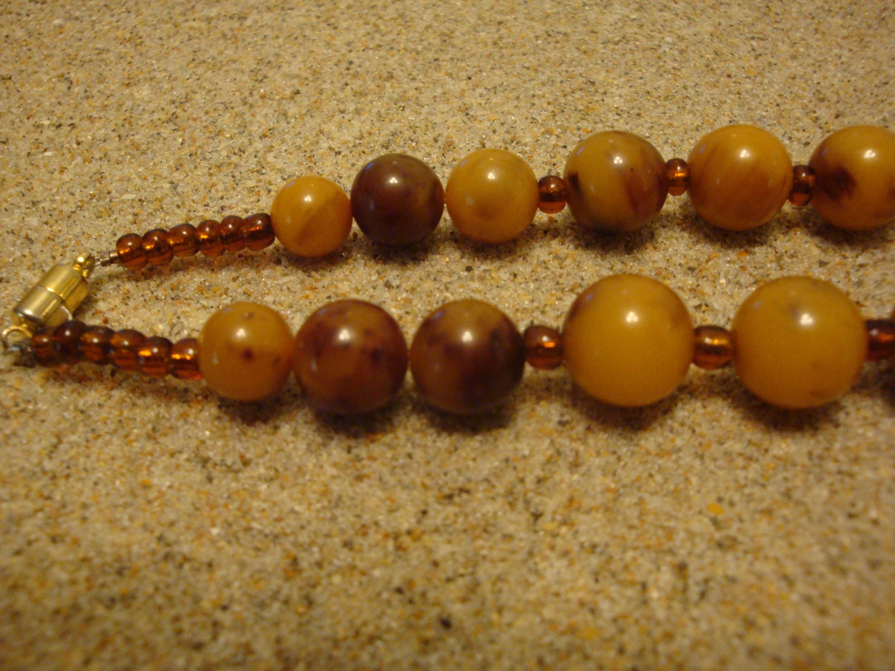 Vintage 17" Bakelite Necklace! Marbled Graduated Brown & Butterscotch Beads!
