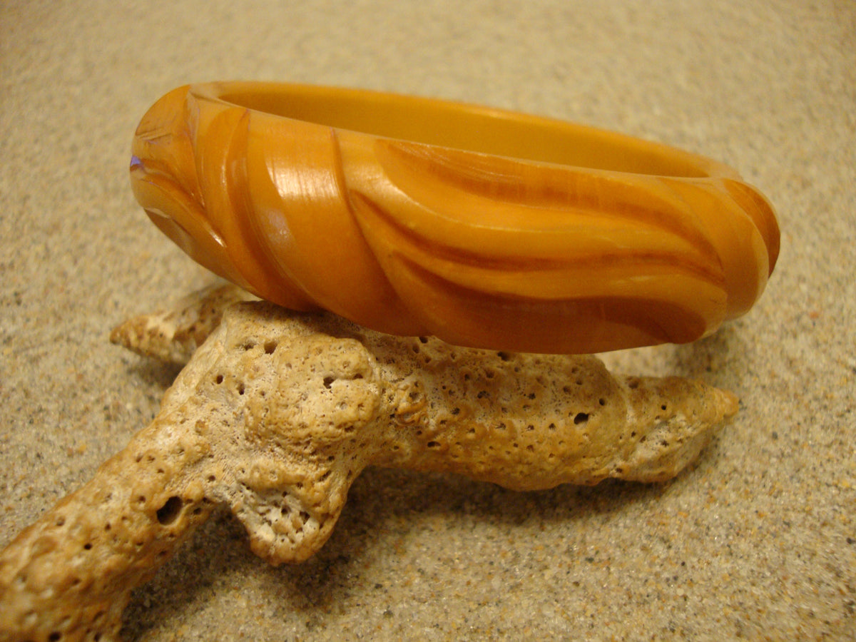 Vintage 3/4" Orange Bakelite Bracelet! Sculpted Abstract Flower Designs!