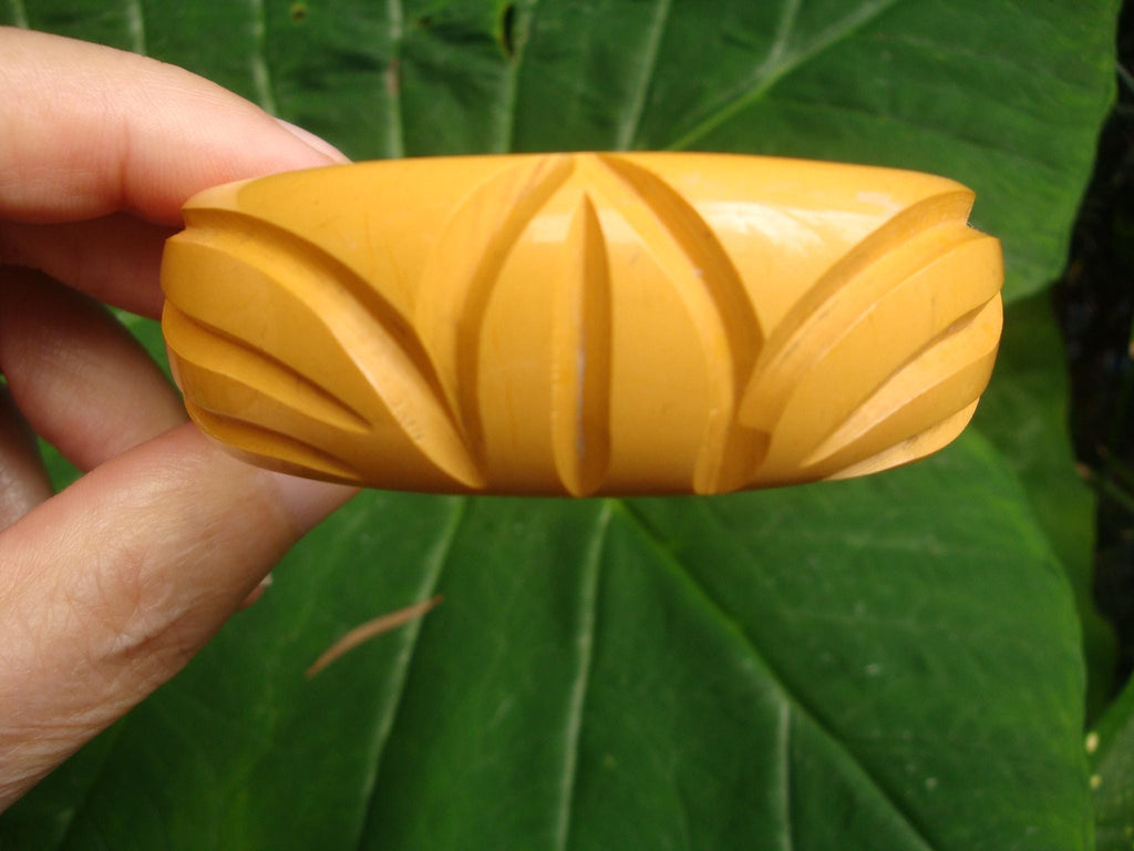 Vintage 7/8" Canary Yellow Bakelite Bracelet! Abstract Flower & Leaf Carvings!