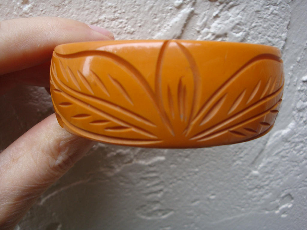 Vintage 1" Goldenrod Bakelite Bracelet! Unique Flower & Dimple Carved Designs!