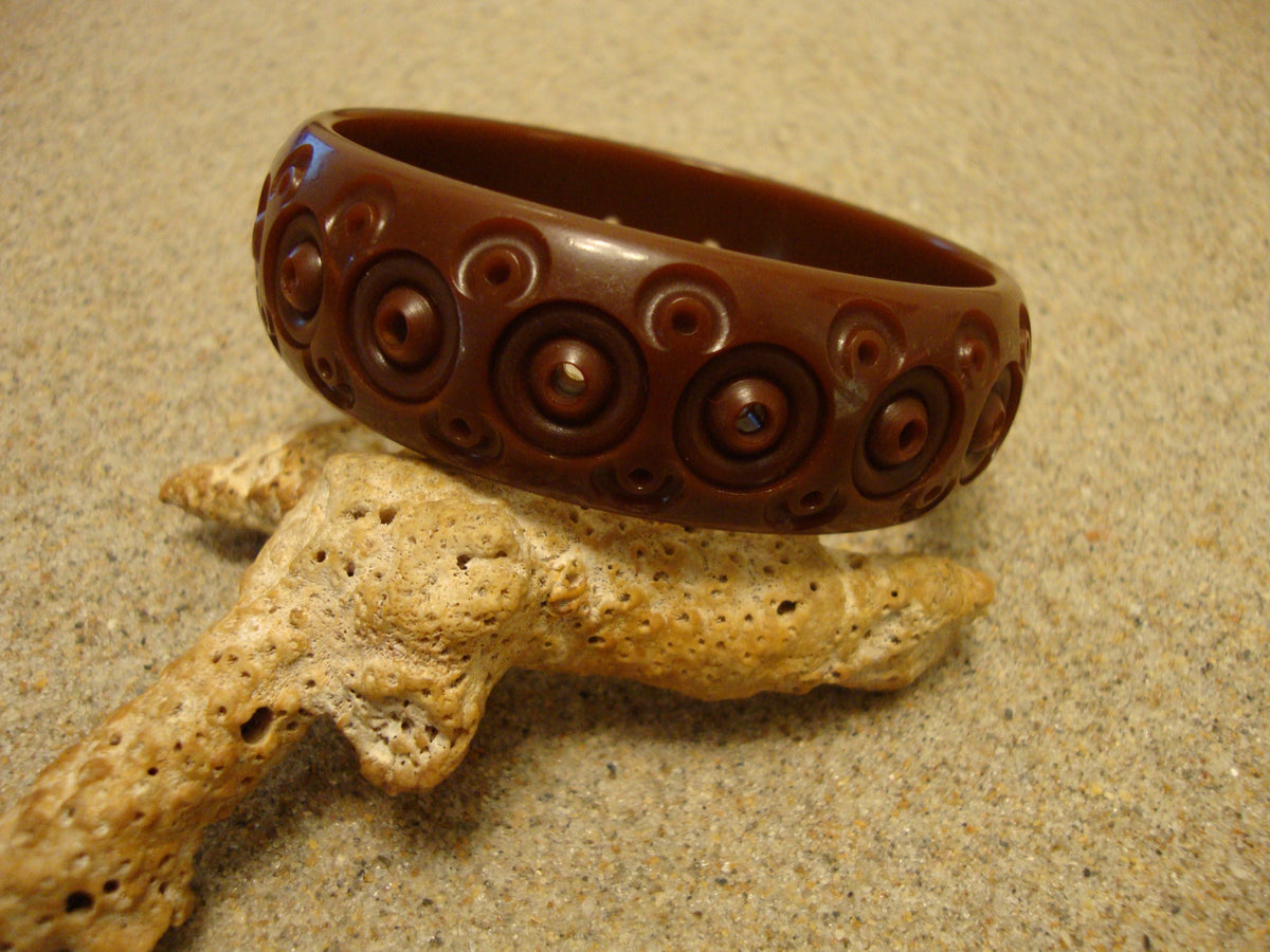 Vintage Chocolate Brown Bakelite Bracelet: Pierced Concentric Carvings