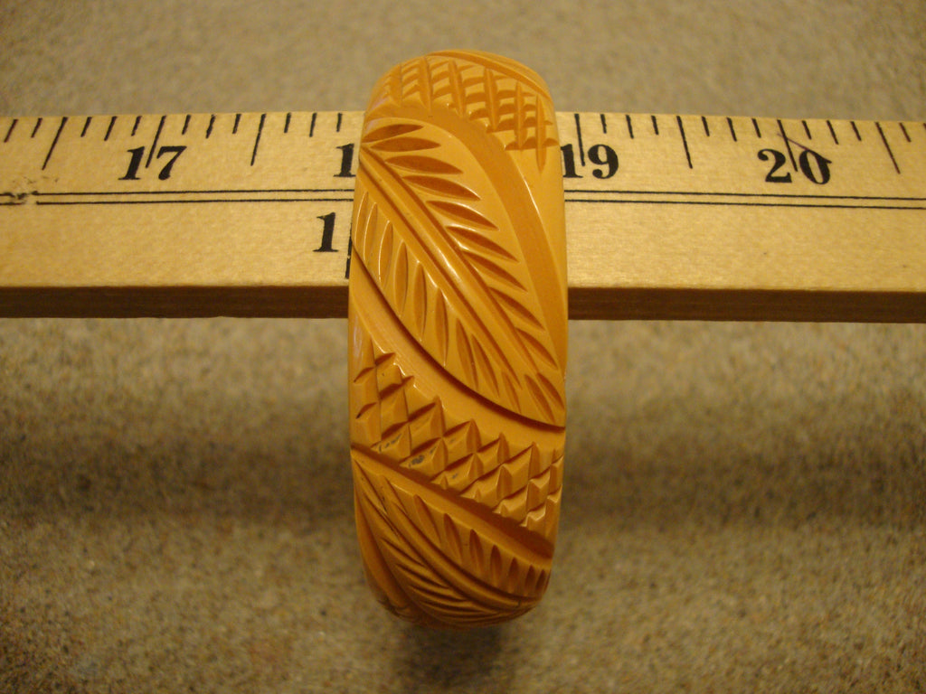 Vintage 7/8" Goldenrod Bakelite Bracelet! Diagonal Crosshatch & Leaf Carvings!