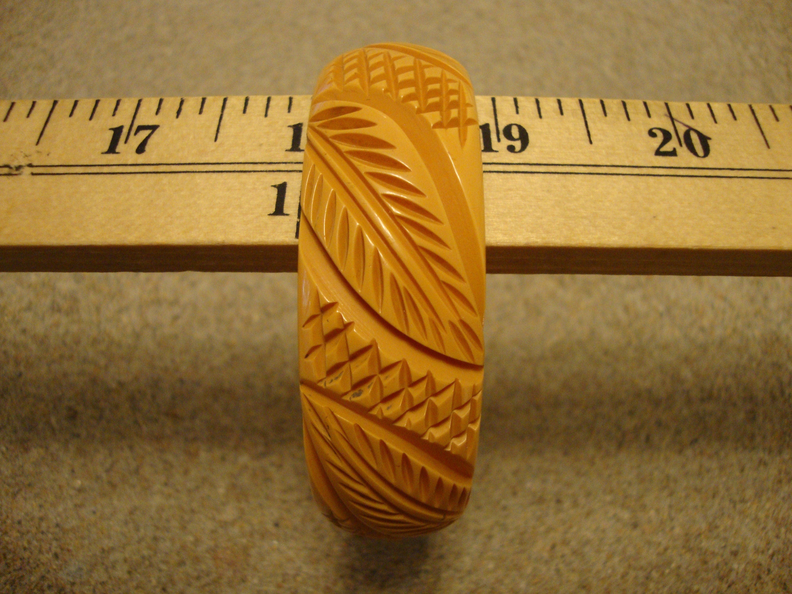 Vintage 7/8" Goldenrod Bakelite Bracelet! Diagonal Crosshatch & Leaf Carvings!
