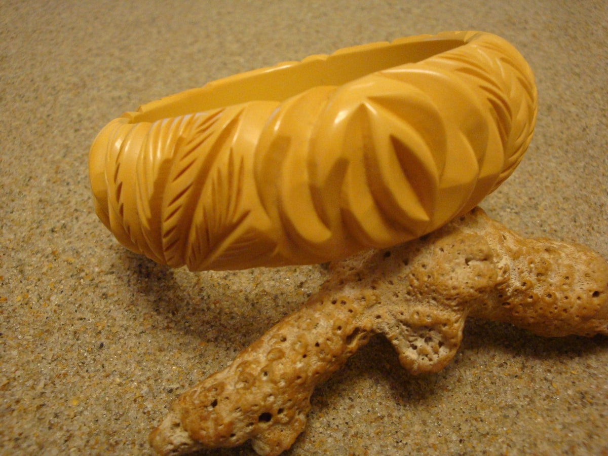 Vintage 1" Canary Yellow Bakelite Bracelet!  Four Lotus Flower & Leaf Carvings!!