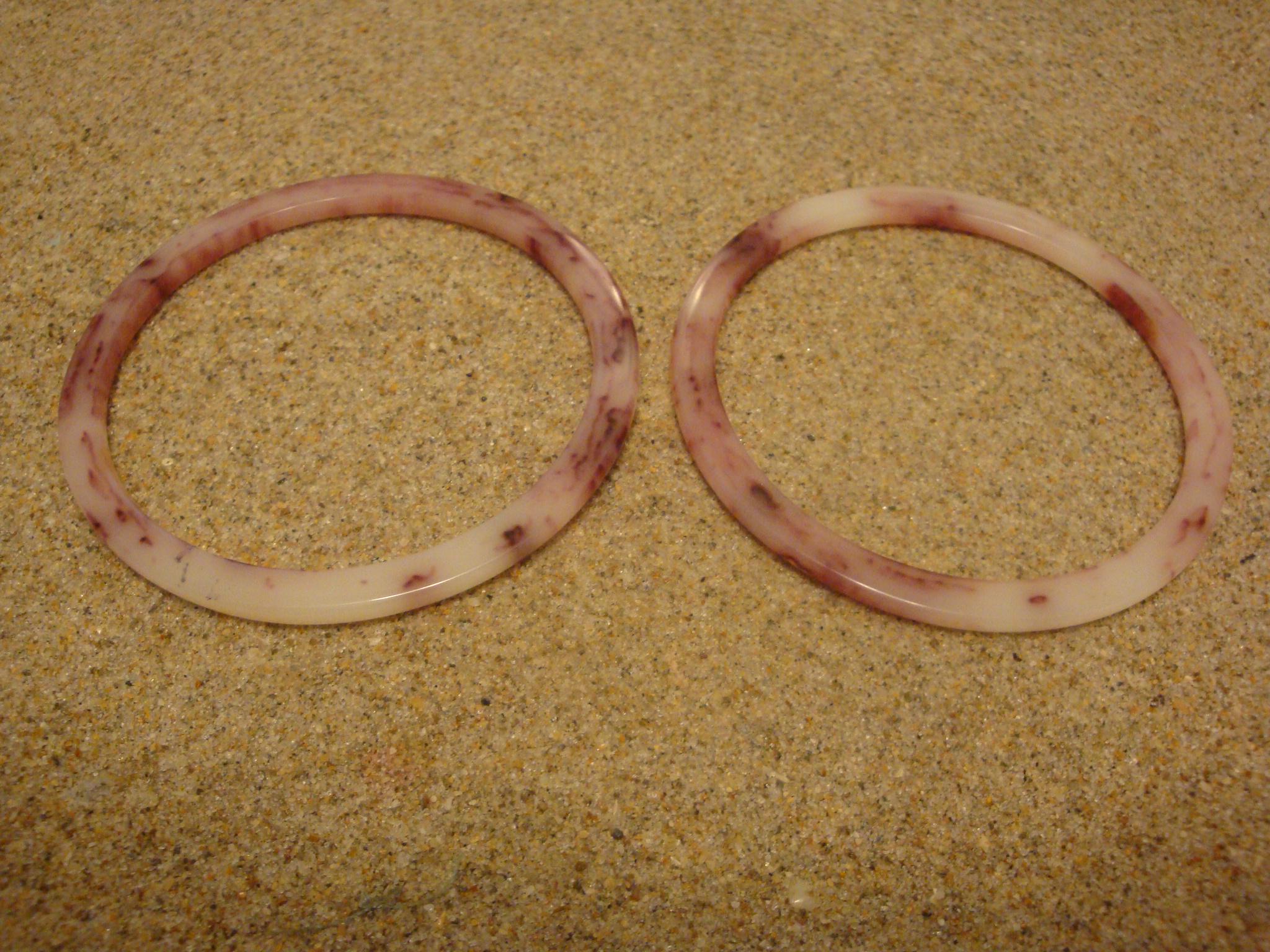 Vintage Bakelite Bracelet Pair: Marbled Purple & Custard Bangles