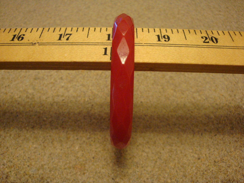 Vintage 1/2" Cherry Red Bakelite Bracelet!  Diamond & Pentagon Shaped Facets!
